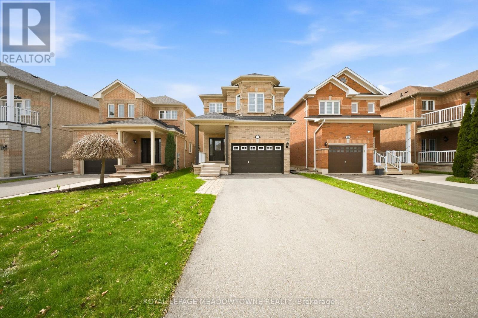 14 Eagleview Way, Halton Hills, Ontario  L7G 6N3 - Photo 4 - W13031708