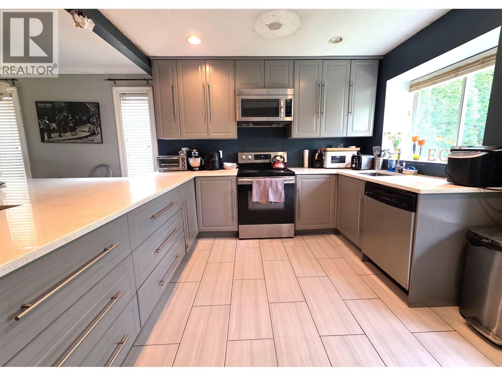 12033 206b Street, Maple Ridge, British Columbia  V2X 9T8 - Photo 11 - R3114428