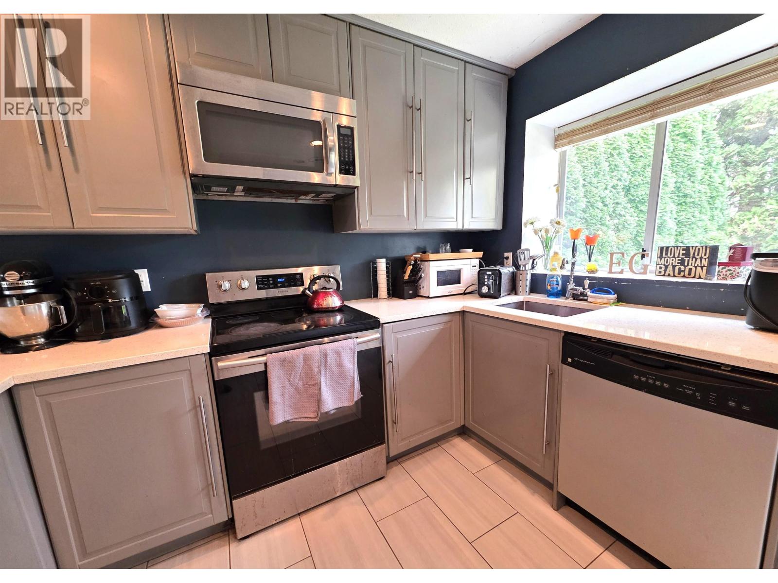 12033 206b Street, Maple Ridge, British Columbia  V2X 9T8 - Photo 12 - R3114428