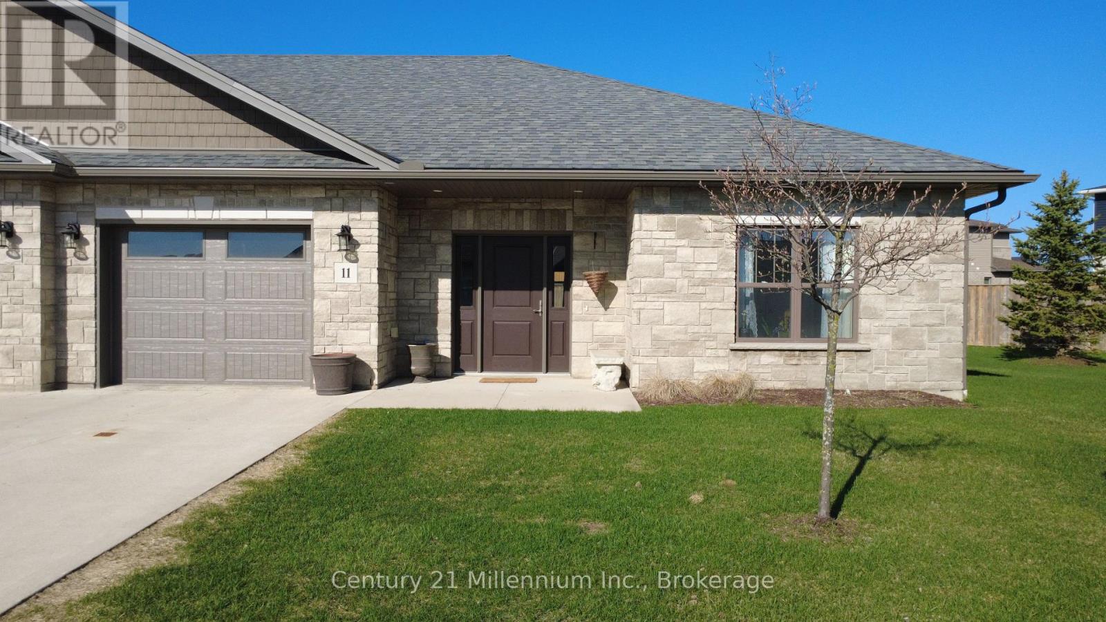 11 - 1050 Waterloo Street, Saugeen Shores, Ontario  N0H 2C3 - Photo 1 - X12872122