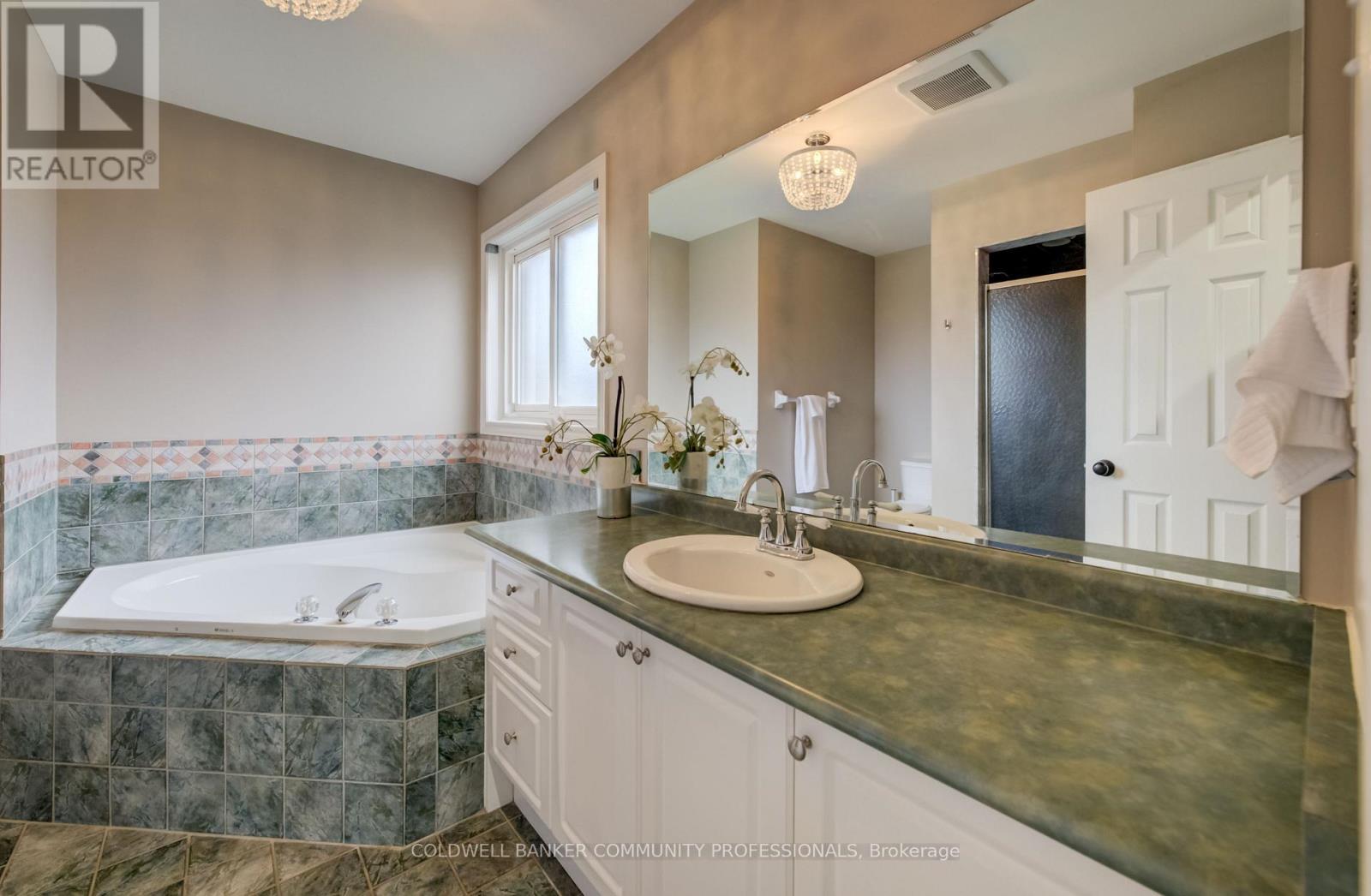 643 Phoebe Crescent, Burlington, Ontario  L7L 6E5 - Photo 33 - W13031268