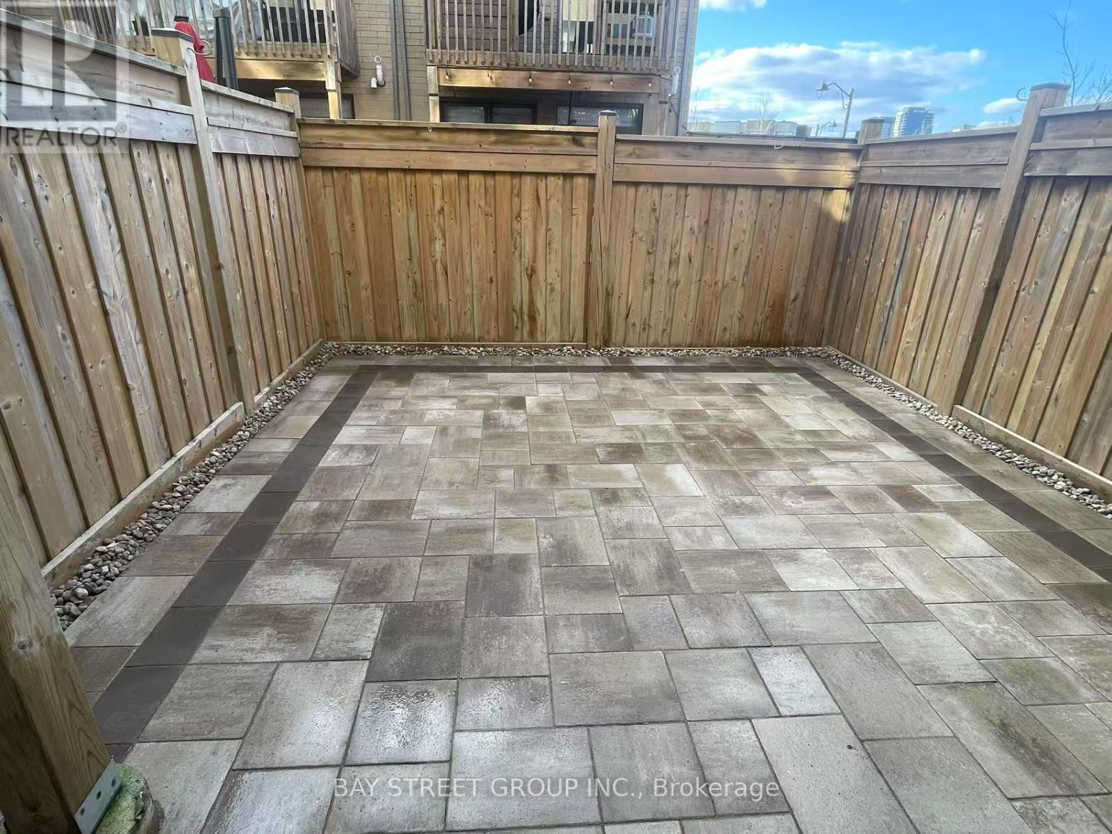 227 Huguenot Road, Oakville, Ontario  L6H 0L6 - Photo 37 - W12849522