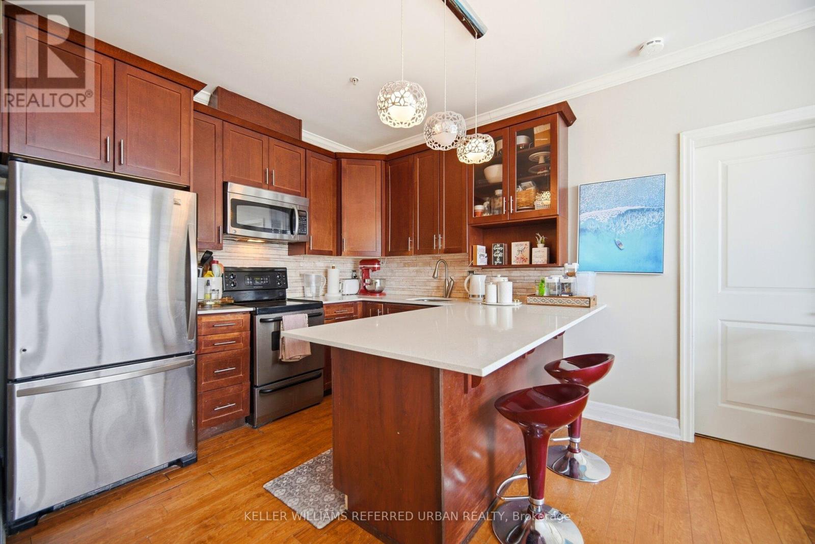 305 - 459 Kerr Street, Oakville, Ontario  L6K 3C2 - Photo 4 - W12886274