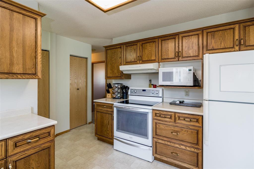 158 Hatcher Road, Winnipeg, Manitoba  R2C 3W4 - Photo 12 - 202608000