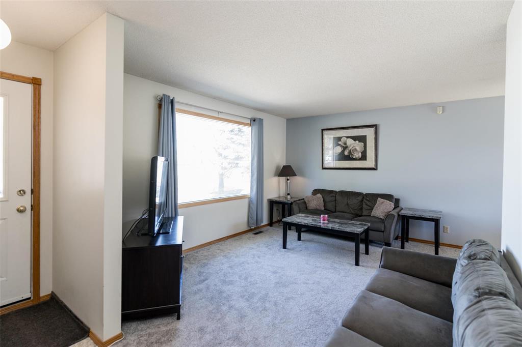 158 Hatcher Road, Winnipeg, Manitoba  R2C 3W4 - Photo 2 - 202608000