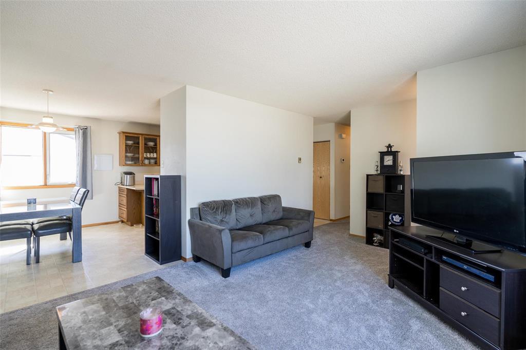 158 Hatcher Road, Winnipeg, Manitoba  R2C 3W4 - Photo 4 - 202608000