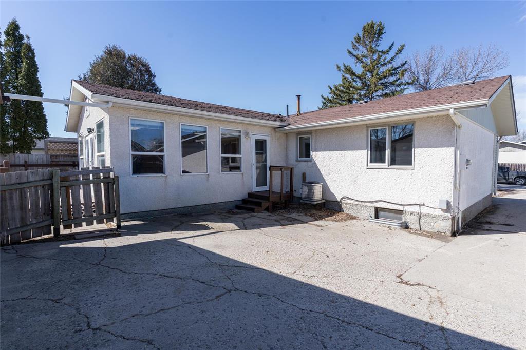 158 Hatcher Road, Winnipeg, Manitoba  R2C 3W4 - Photo 44 - 202608000