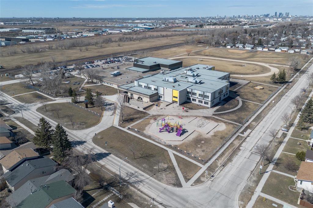 158 Hatcher Road, Winnipeg, Manitoba  R2C 3W4 - Photo 49 - 202608000