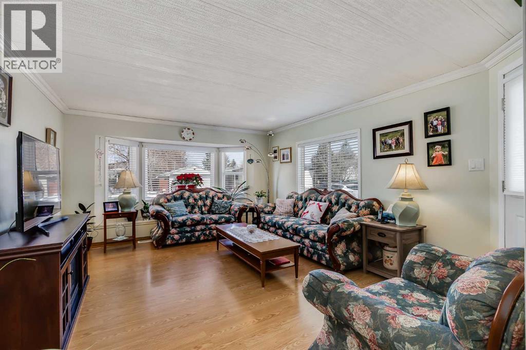 240 Big Hill Circle Se, Airdrie, Alberta  T4A 1P8 - Photo 5 - A2304272