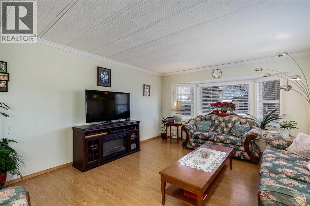 240 Big Hill Circle Se, Airdrie, Alberta  T4A 1P8 - Photo 6 - A2304272