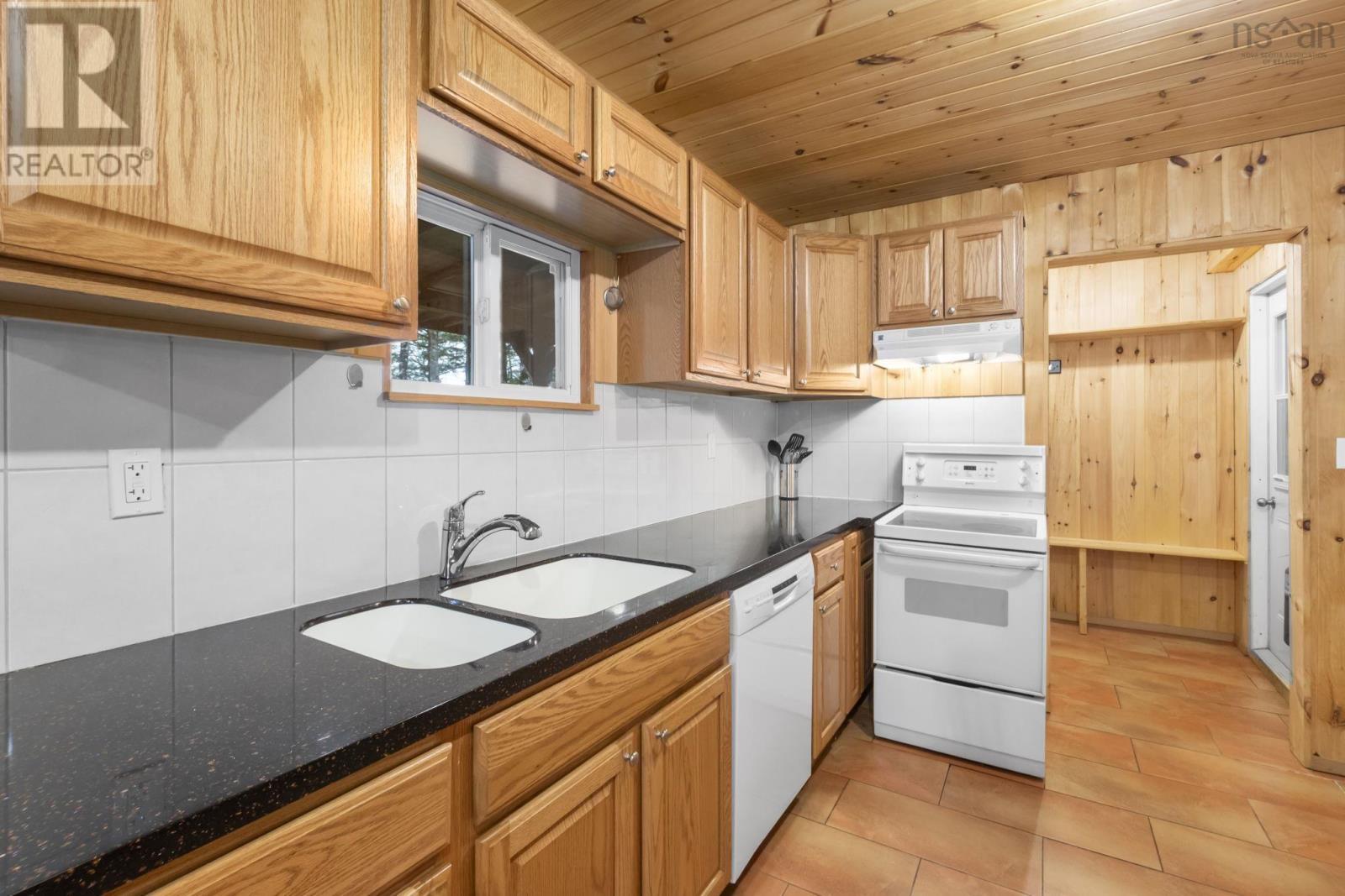 87 Edith's Point Road, South Brookfield, Nova Scotia  B0T 1K0 - Photo 10 - 202608267