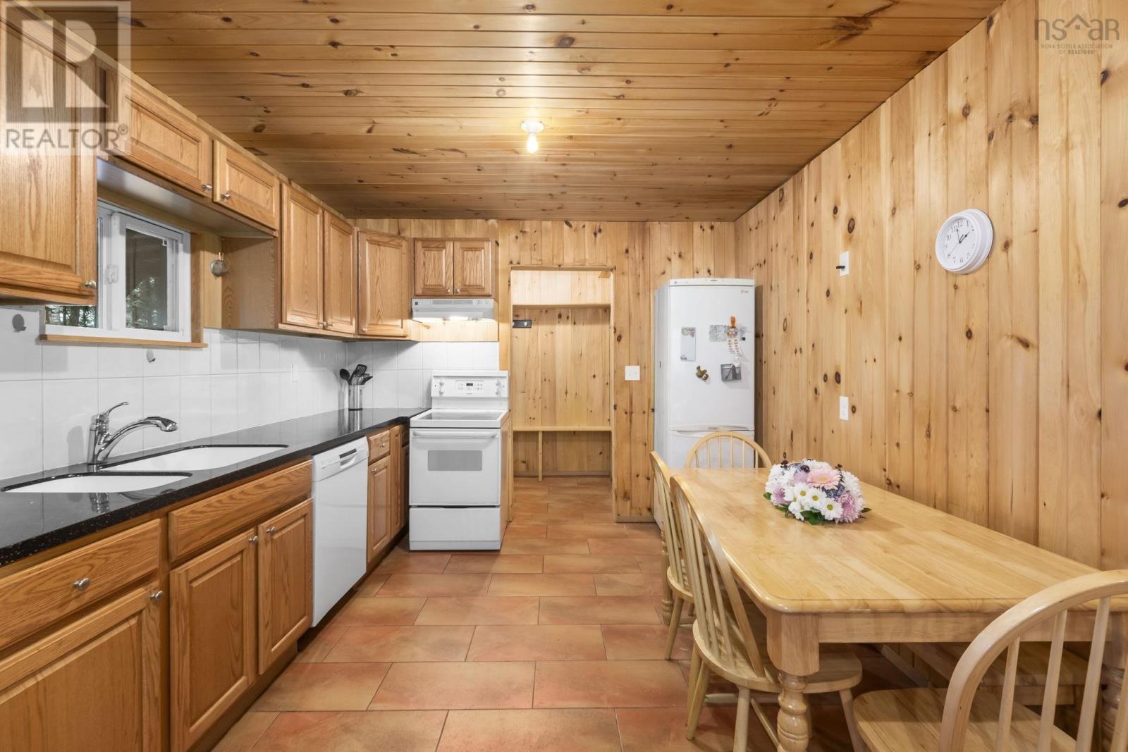 87 Edith's Point Road, South Brookfield, Nova Scotia  B0T 1K0 - Photo 8 - 202608267