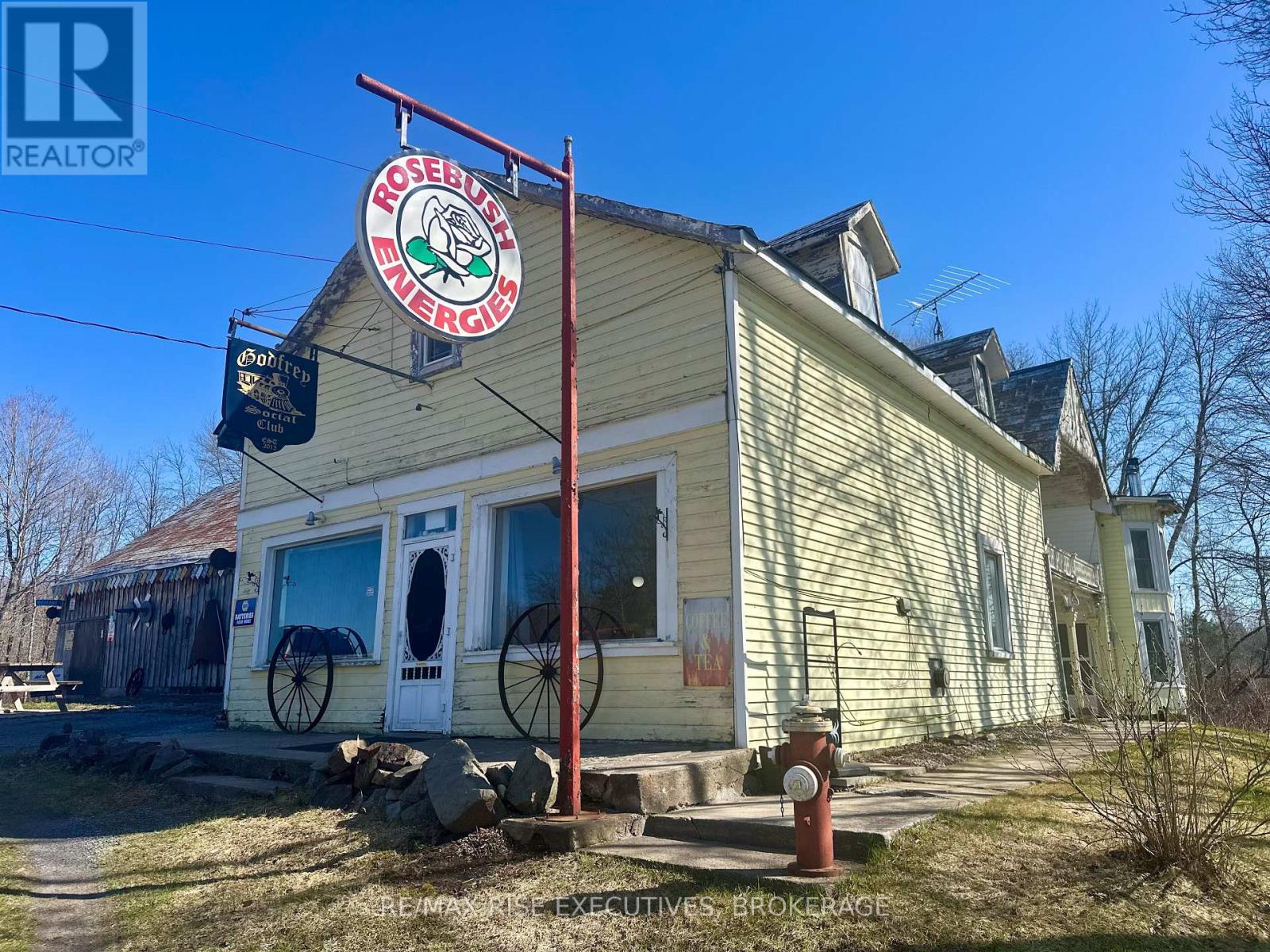 16 WESTPORT ROAD, Frontenac, Ontario