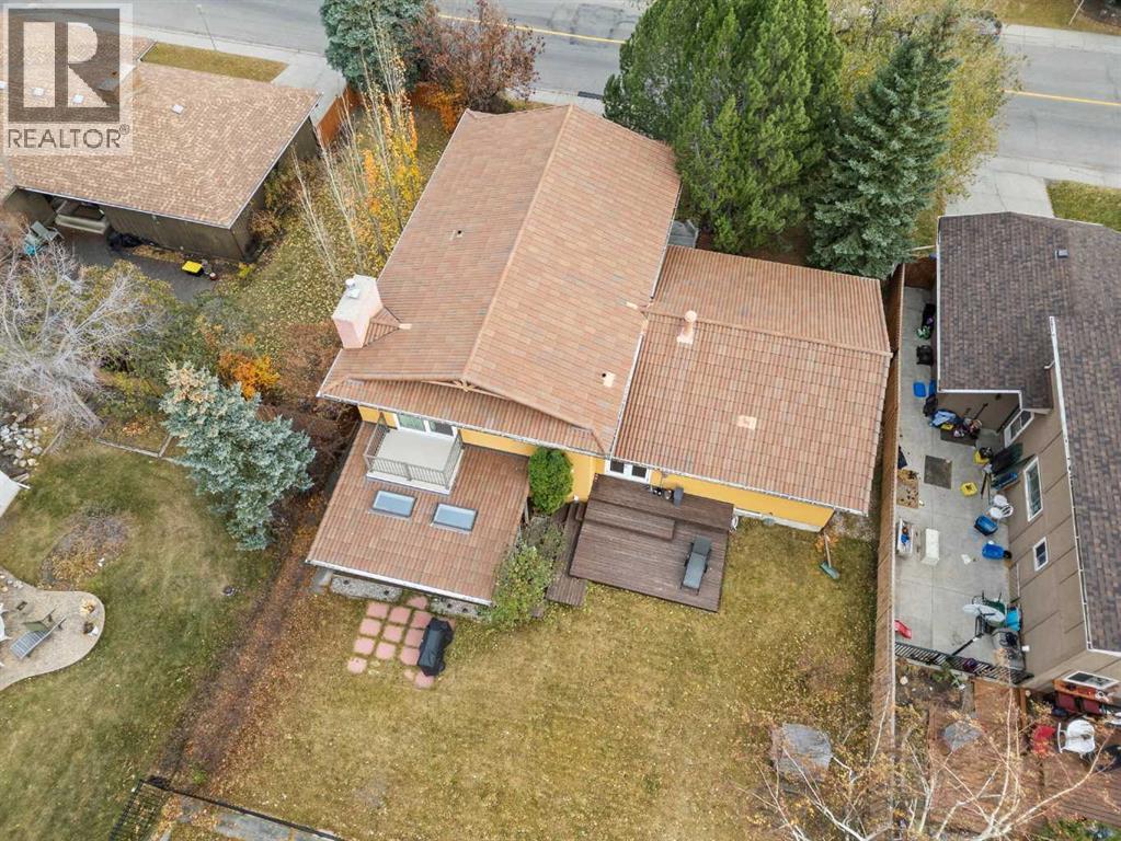 124 Canterbury Drive SW, Calgary, Alberta  T2W 2G1 - Photo 4 - A2280498