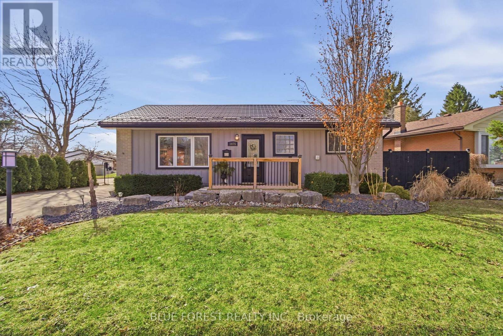 1975 ROYAL CRESCENT, London East, Ontario