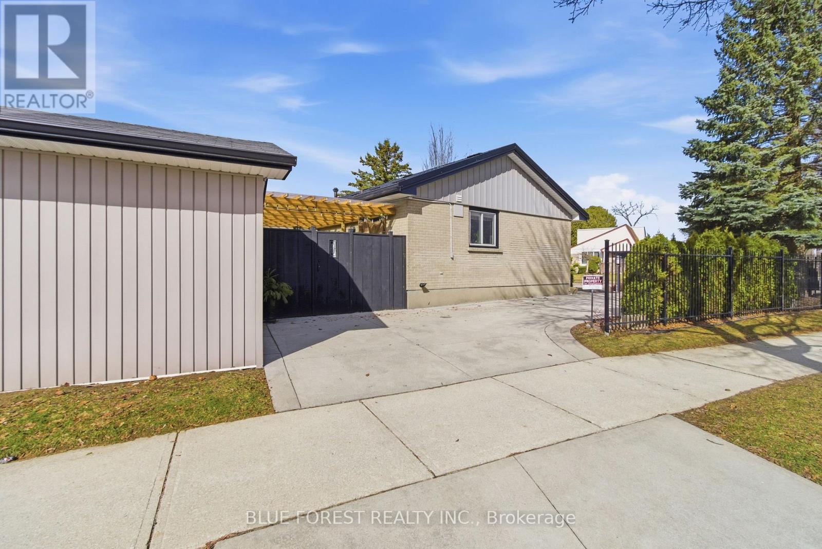 1975 Royal Crescent, London East, Ontario  N5V 1N6 - Photo 34 - X13032002