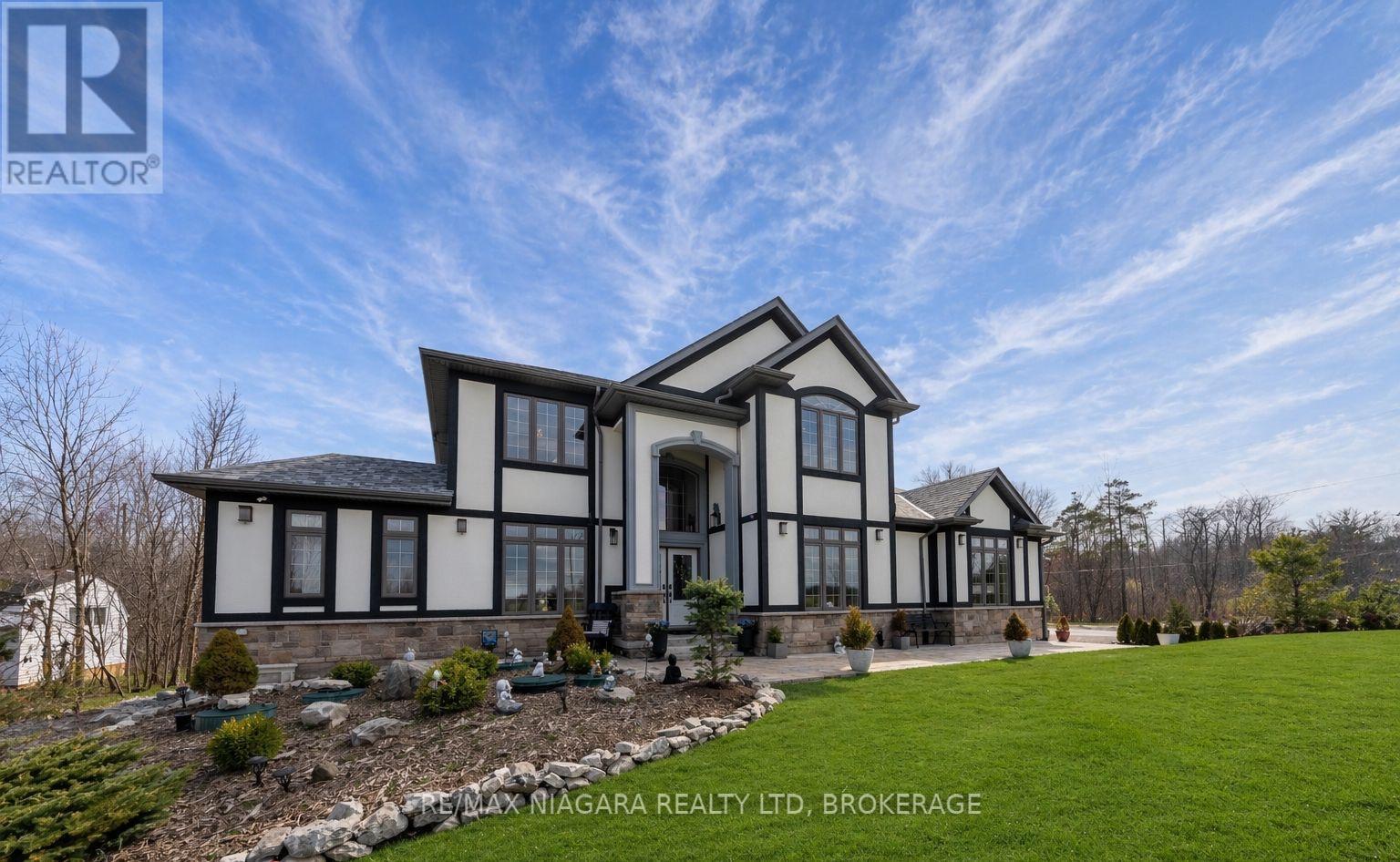 1040 Oakhill Boulevard, Fort Erie, Ontario  L2A 1N9 - Photo 2 - X13013658