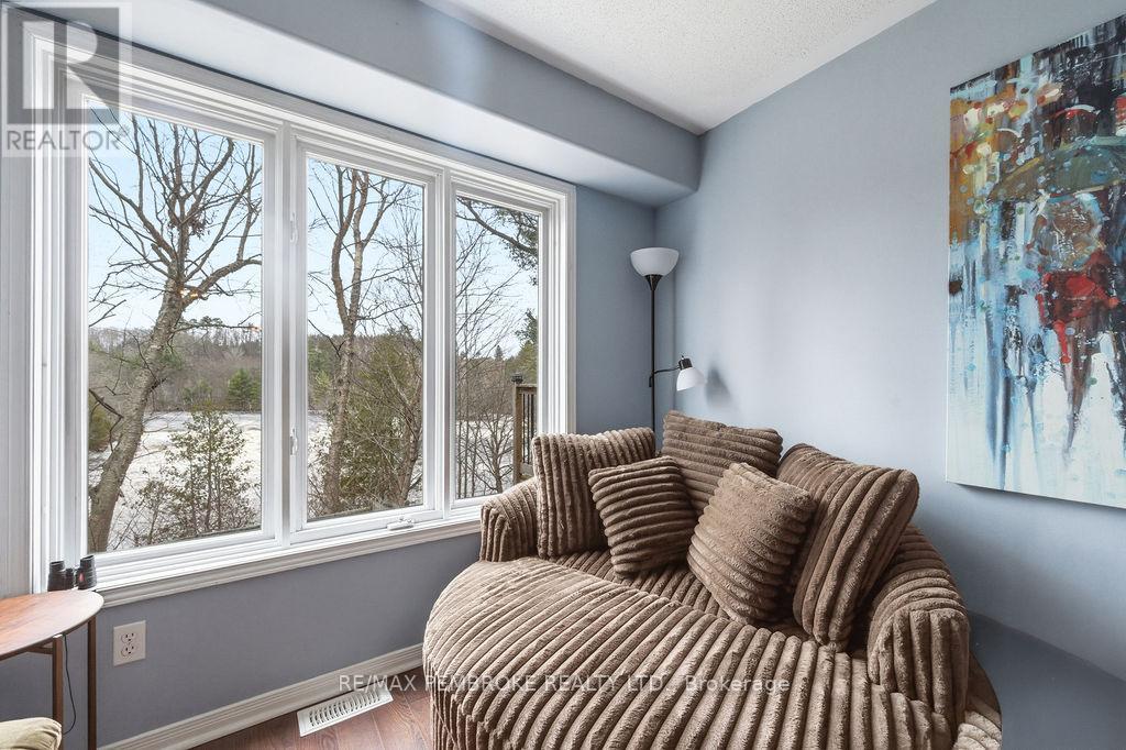 13 Vermont Meadows, Petawawa, Ontario  K8H 3N3 - Photo 12 - X13031866