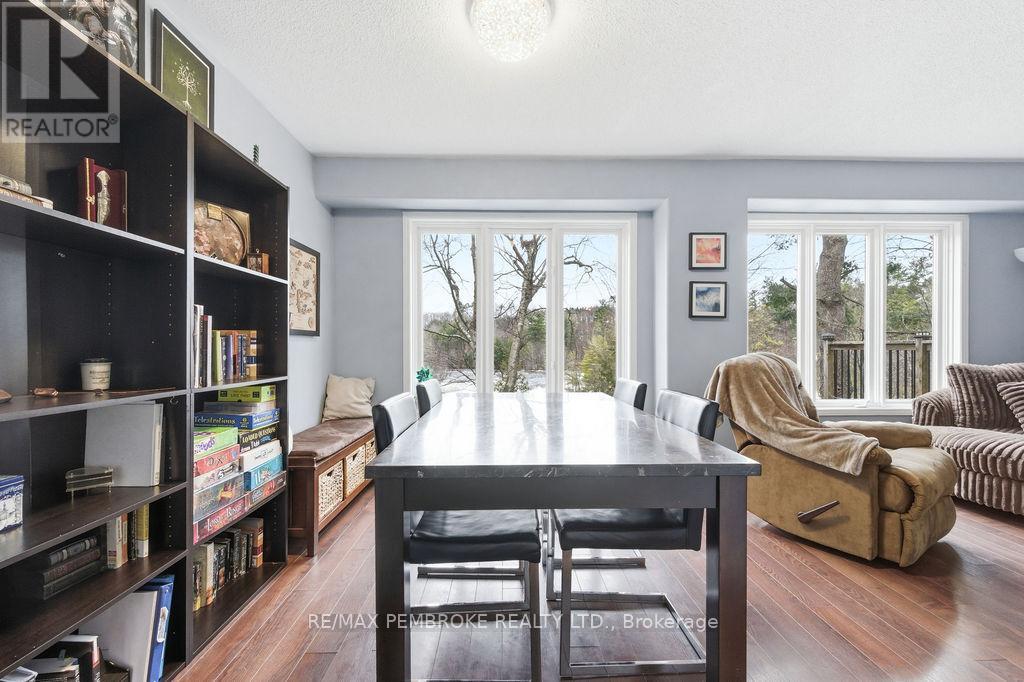 13 Vermont Meadows, Petawawa, Ontario  K8H 3N3 - Photo 17 - X13031866