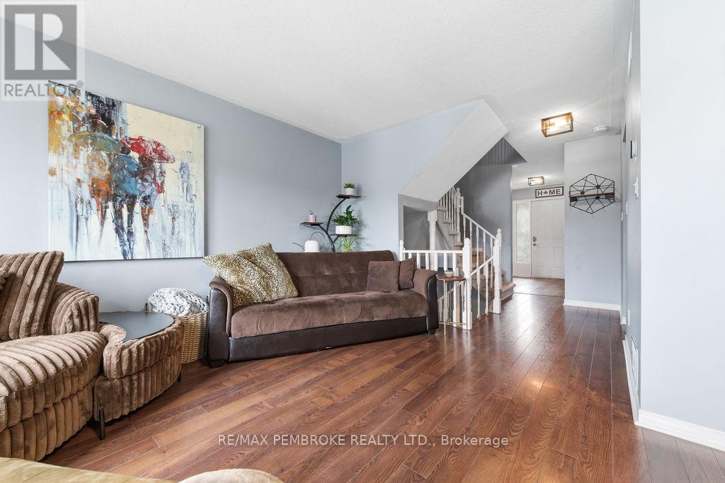 13 Vermont Meadows, Petawawa, Ontario  K8H 3N3 - Photo 18 - X13031866