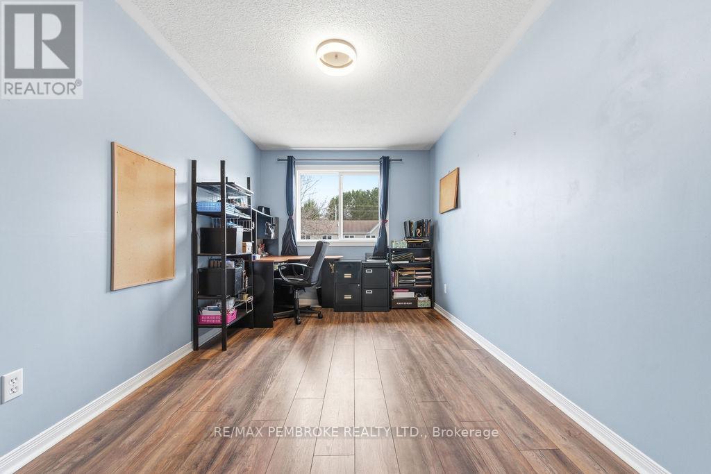 13 Vermont Meadows, Petawawa, Ontario  K8H 3N3 - Photo 23 - X13031866