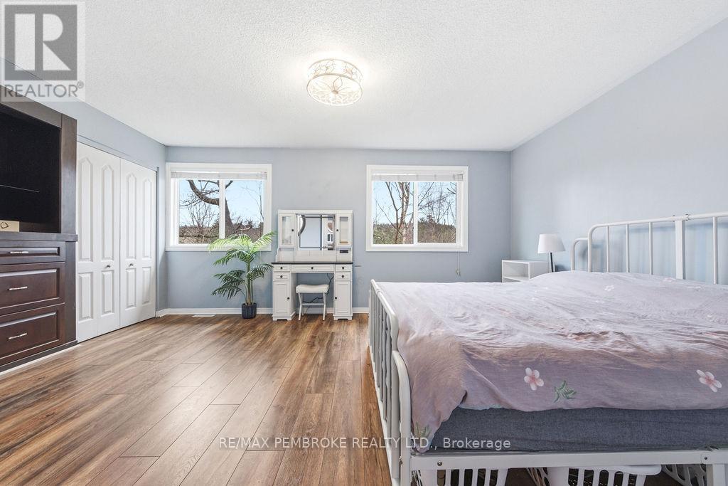 13 Vermont Meadows, Petawawa, Ontario  K8H 3N3 - Photo 25 - X13031866