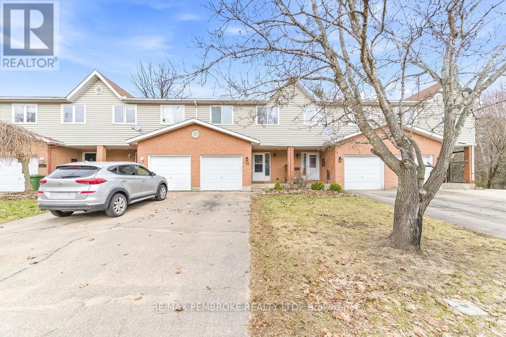 13 Vermont Meadows, Petawawa, Ontario  K8H 3N3 - Photo 3 - X13031866