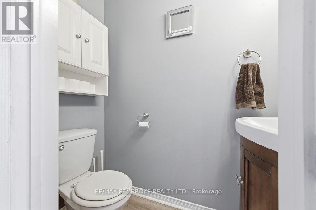 13 Vermont Meadows, Petawawa, Ontario  K8H 3N3 - Photo 6 - X13031866