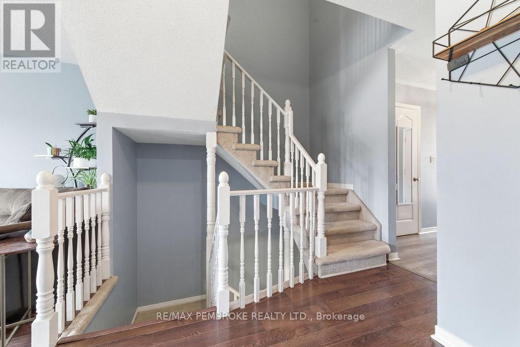 13 Vermont Meadows, Petawawa, Ontario  K8H 3N3 - Photo 7 - X13031866