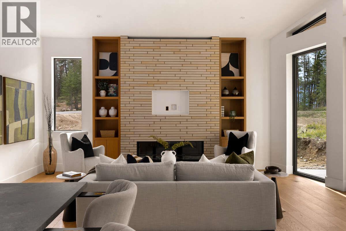 818 Predator Ridge Drive, Vernon, British Columbia  V1H 1G4 - Photo 15 - 10384501