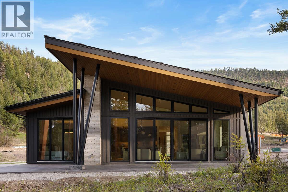 818 Predator Ridge Drive, Vernon, British Columbia  V1H 1G4 - Photo 4 - 10384501