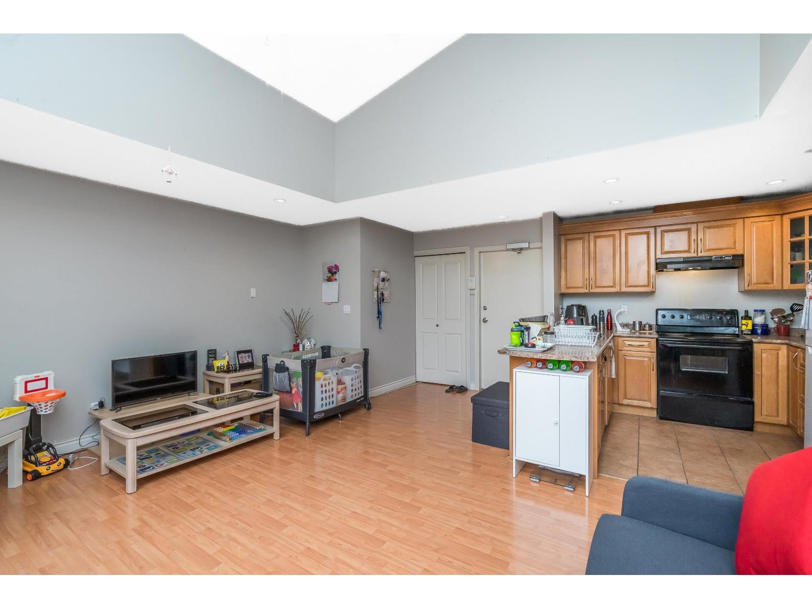 207 2828 152 Street, Surrey, British Columbia  V4P 1G6 - Photo 5 - R3114343