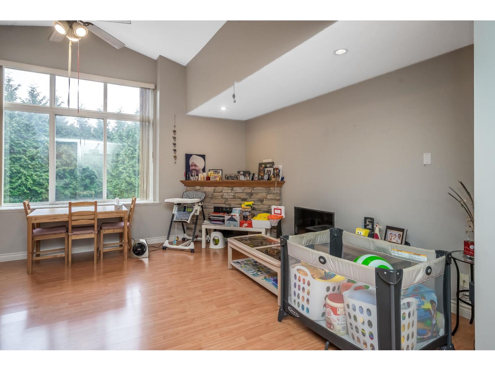 207 2828 152 Street, Surrey, British Columbia  V4P 1G6 - Photo 3 - R3114343