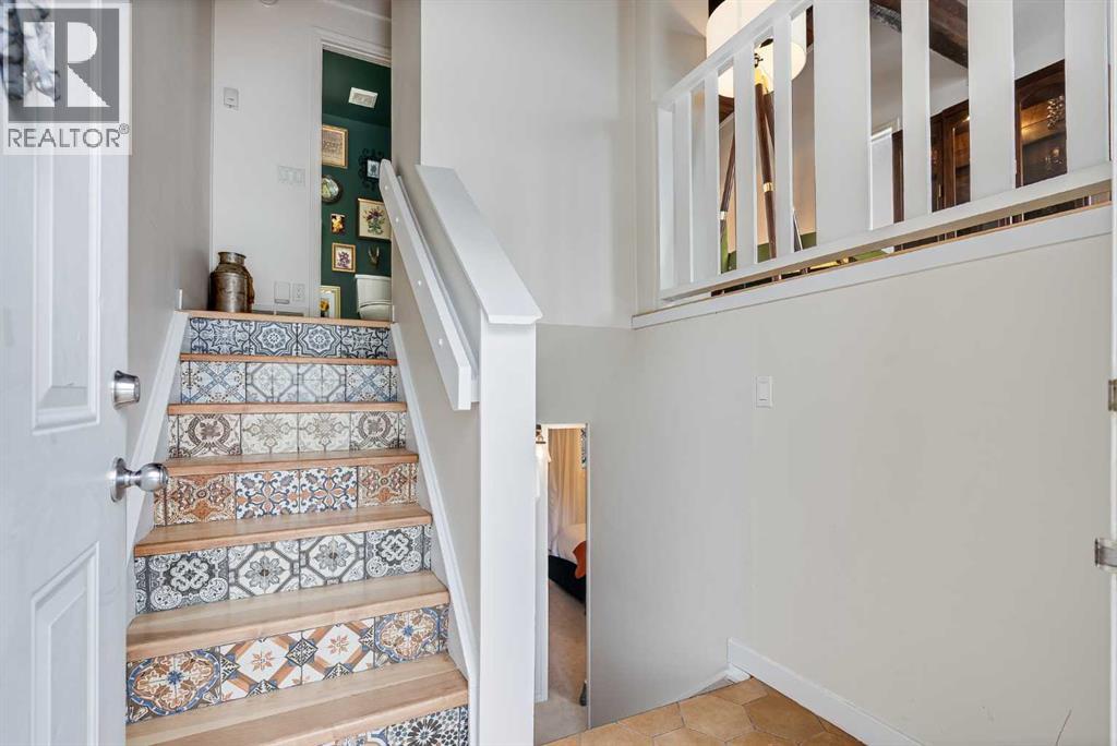 120 Oaktree Lane SW, Calgary, Alberta  T2V 4V4 - Photo 2 - A2296001