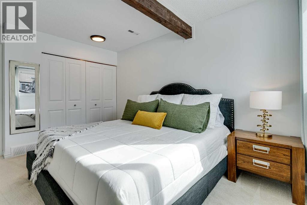 120 Oaktree Lane SW, Calgary, Alberta  T2V 4V4 - Photo 17 - A2296001