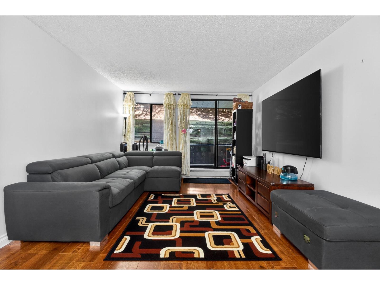 G08 10698 151a Street, Surrey, British Columbia  V3R 8T5 - Photo 2 - R3114545