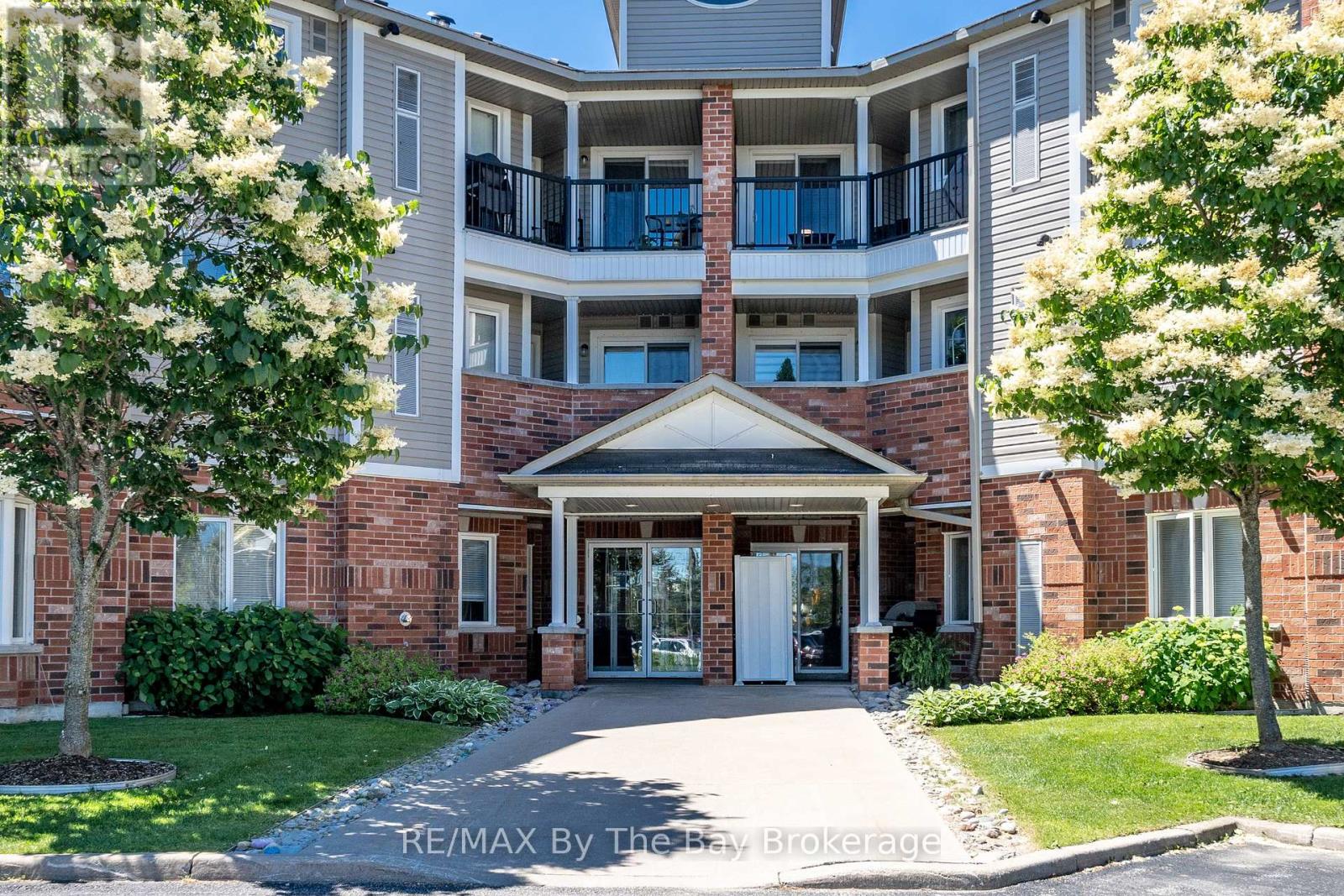 202 - 16 Westbury Road, Wasaga Beach, Ontario  L9Z 0B8 - Photo 2 - S13031762