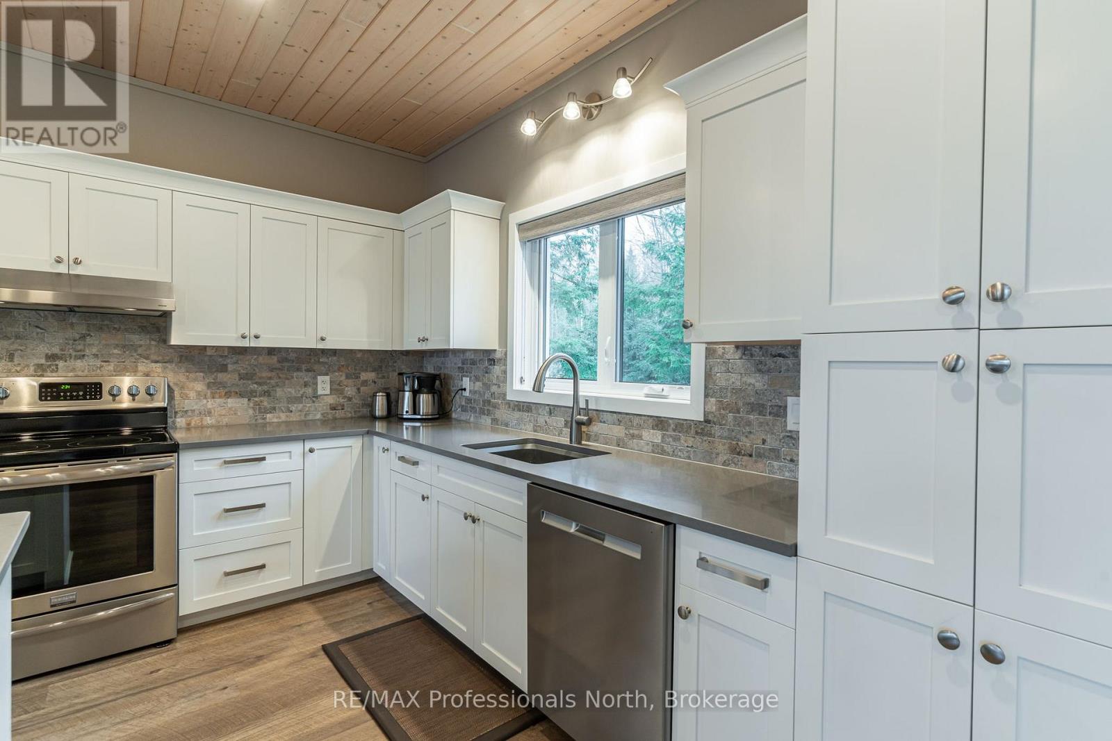 5997 Kennisis Lake Road, Dysart Et Al, Ontario  K0M 1S0 - Photo 10 - X13031830