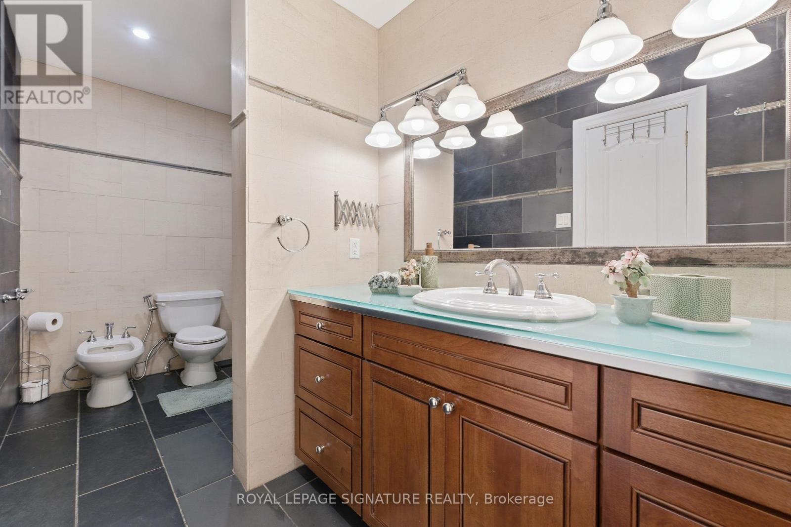 6 Crimson Millway, Toronto, Ontario  M2L 1T6 - Photo 20 - C13028944