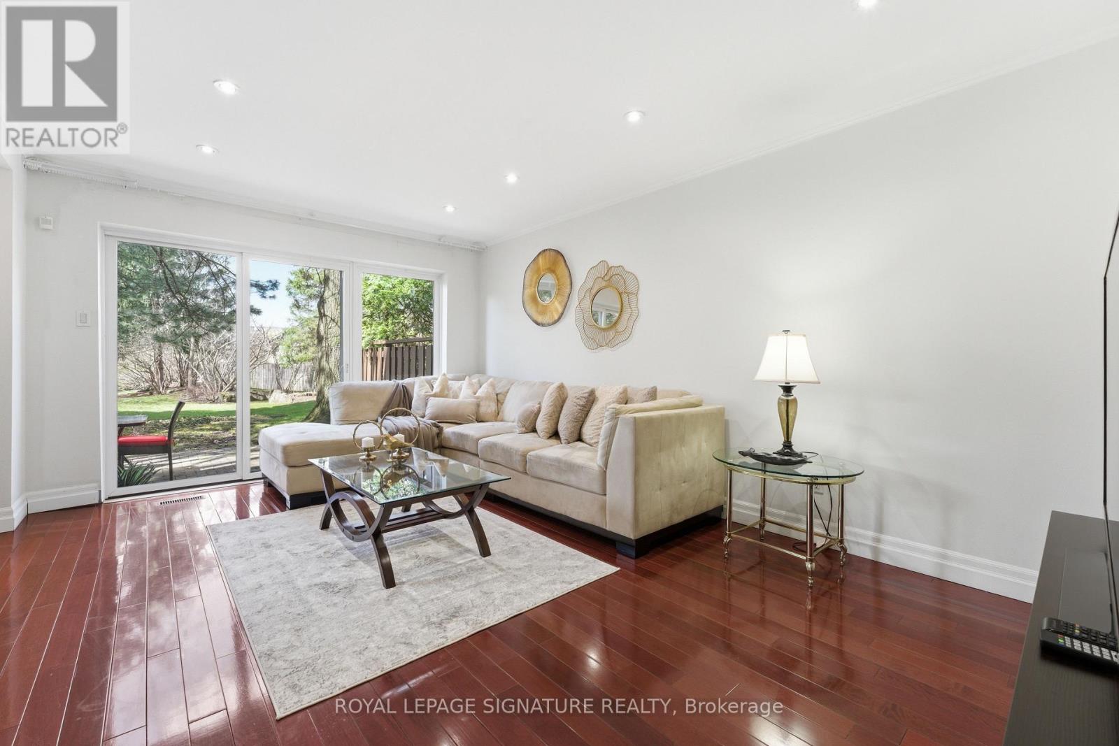 6 Crimson Millway, Toronto, Ontario  M2L 1T6 - Photo 3 - C13028944