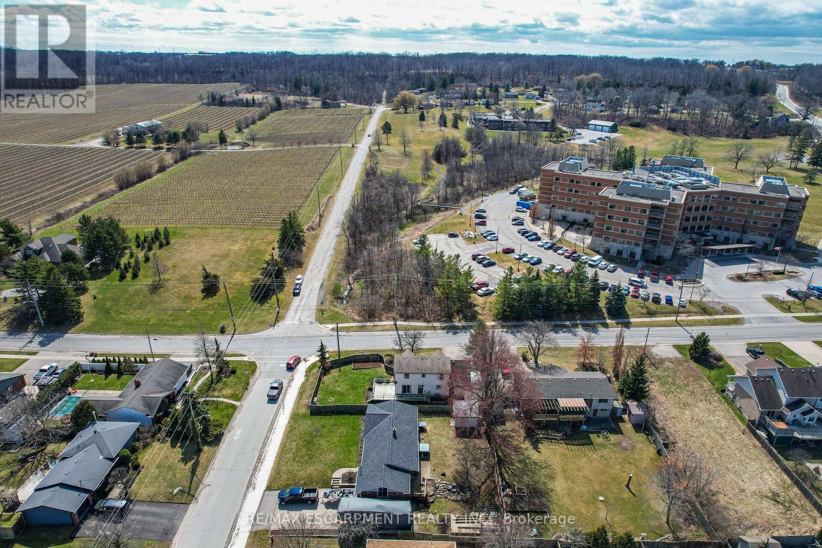 5001 Hillside Drive, Lincoln, Ontario  L3J 0L1 - Photo 35 - X12059898