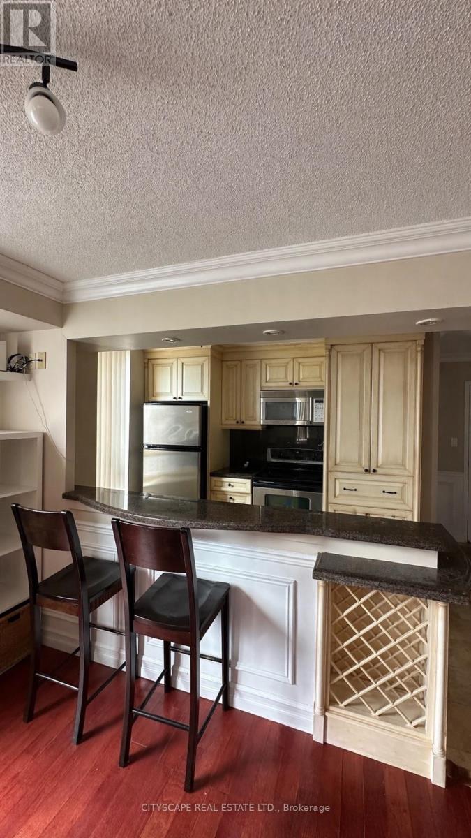 2011 - 633 Bay Street, Toronto, Ontario  M5G 2G4 - Photo 2 - C13031844