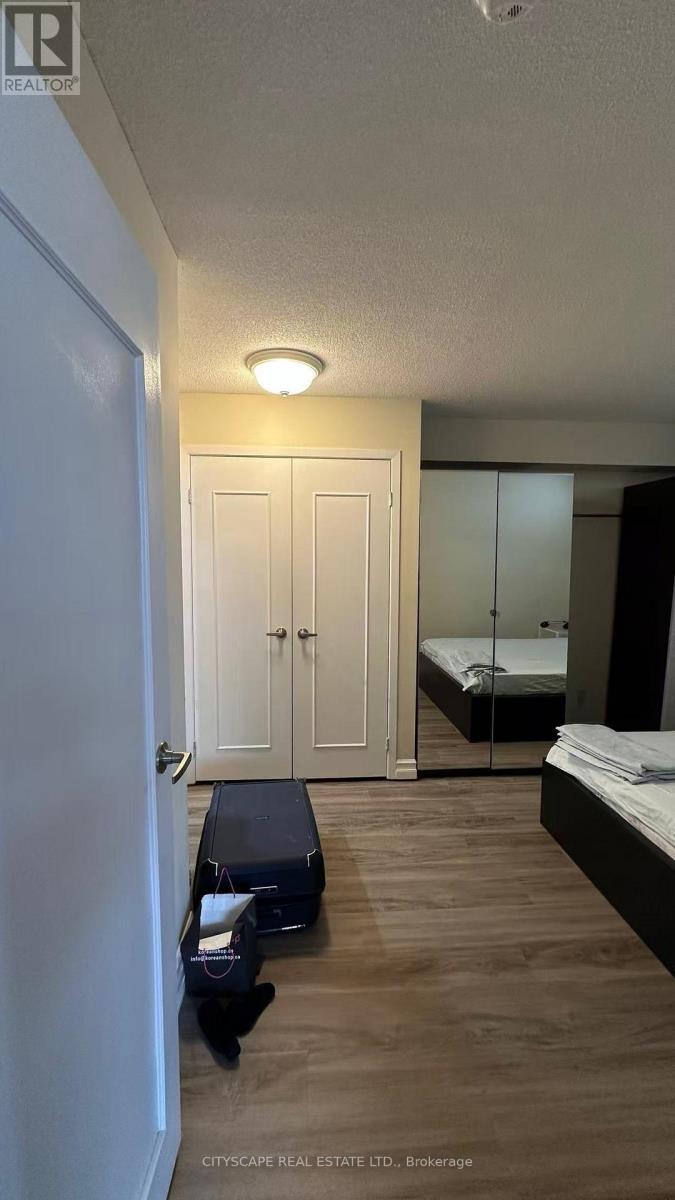 2011 - 633 Bay Street, Toronto, Ontario  M5G 2G4 - Photo 4 - C13031844