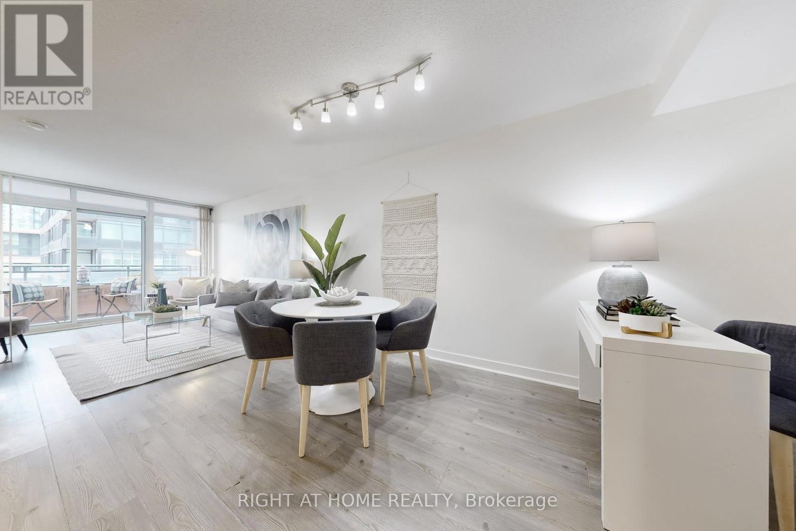 727 - 4k Spadina Avenue, Toronto, Ontario  M5V 3Y6 - Photo 8 - C13031922