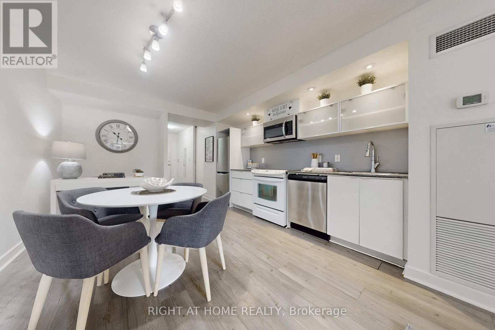 727 - 4k Spadina Avenue, Toronto, Ontario  M5V 3Y6 - Photo 9 - C13031922