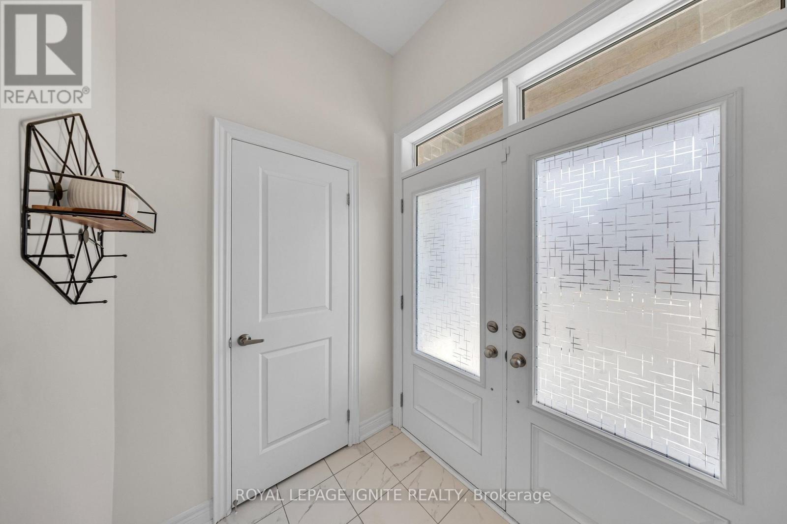 1030 Skybridge Boulevard, Pickering, Ontario  L1X 0G5 - Photo 2 - E13031780