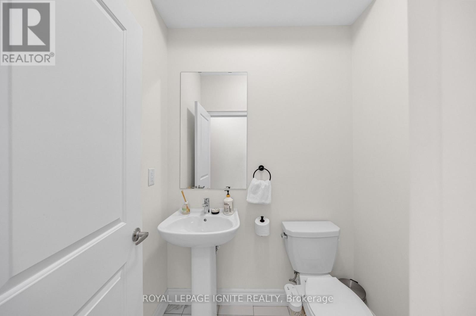 1030 Skybridge Boulevard, Pickering, Ontario  L1X 0G5 - Photo 3 - E13031780