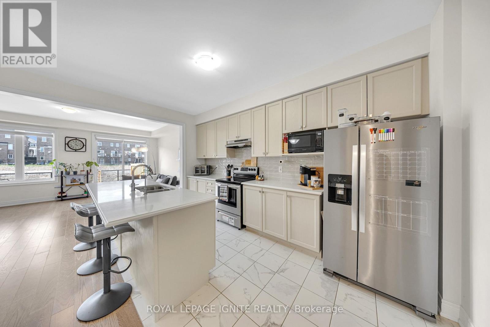 1030 Skybridge Boulevard, Pickering, Ontario  L1X 0G5 - Photo 5 - E13031780