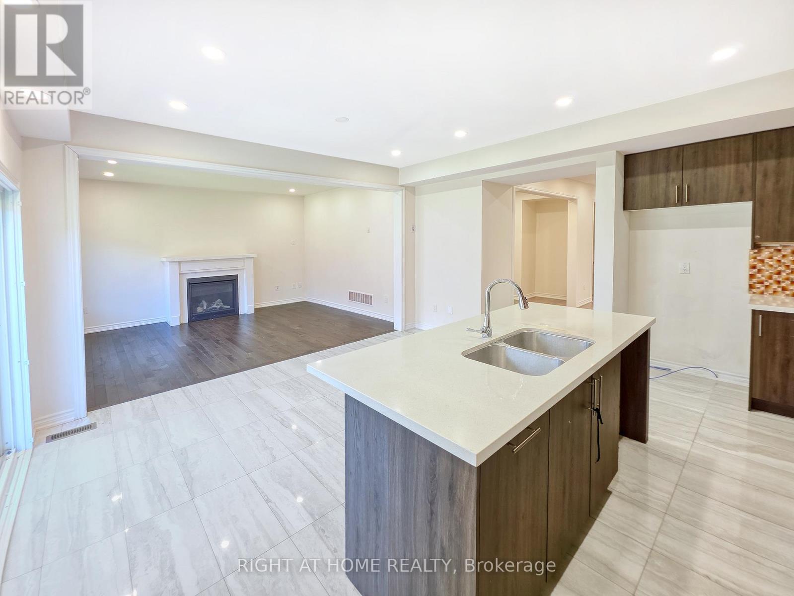 219 Fleetwood Drive, Oshawa, Ontario  L1K 3E7 - Photo 10 - E13031806