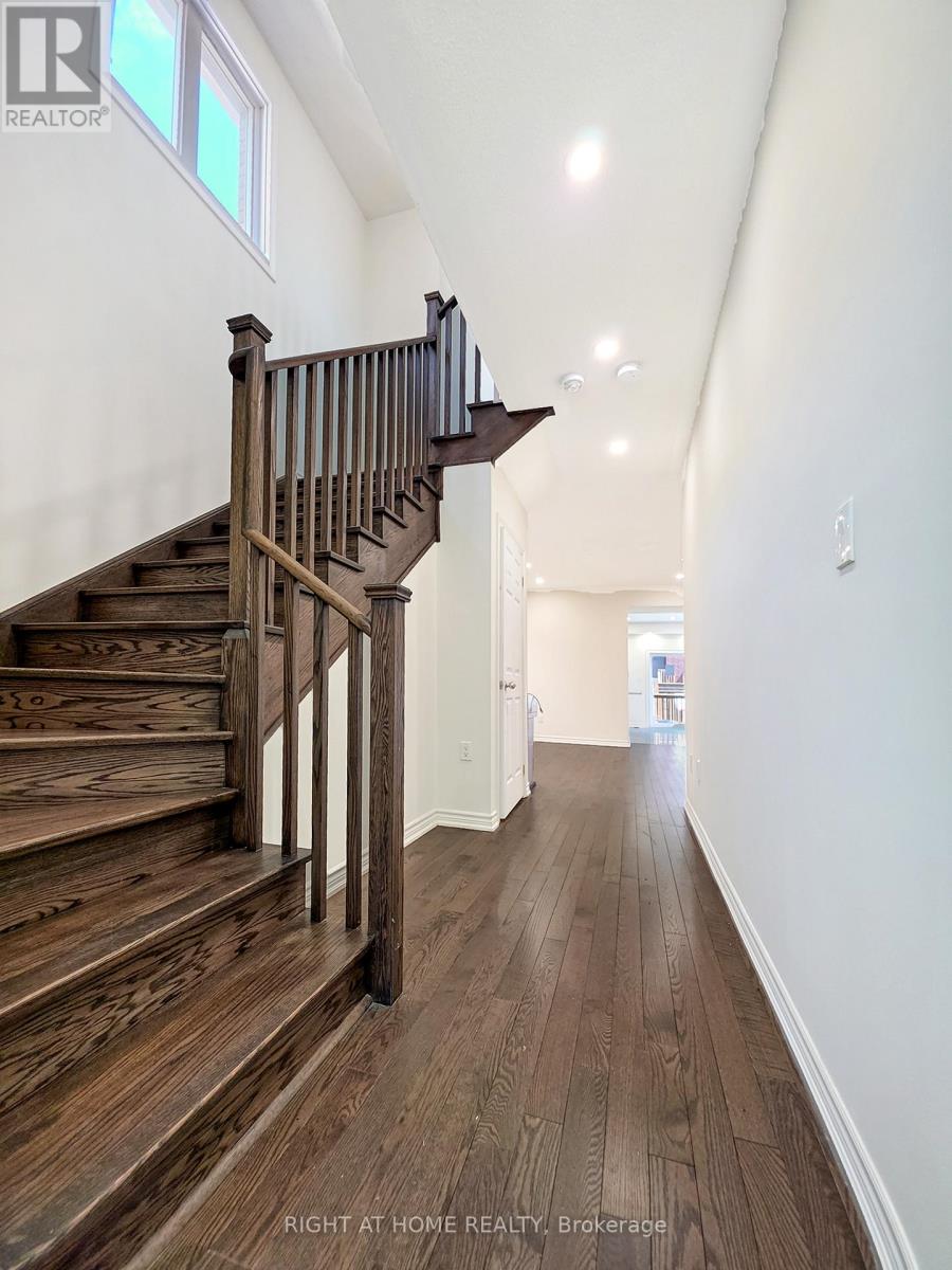 219 Fleetwood Drive, Oshawa, Ontario  L1K 3E7 - Photo 2 - E13031806